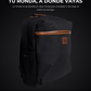 Mochila matera premium negra: escena de estudio con fondo oscuro