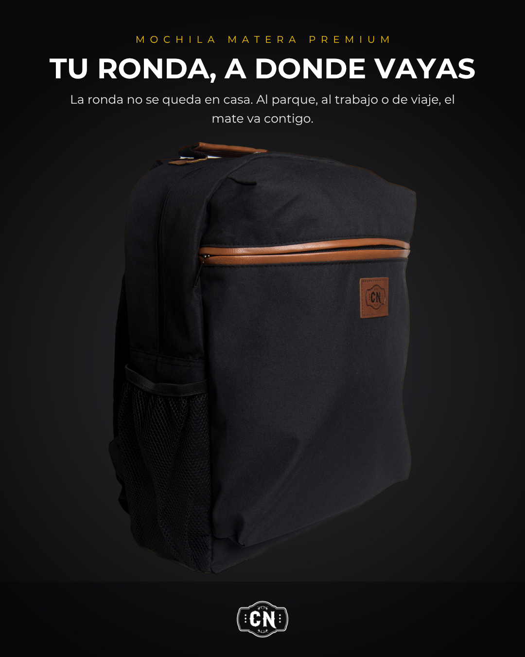 Mochila matera premium negra: escena de estudio con fondo oscuro