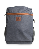 Mochila Matera Premium Gris de Cosas Nuestras, vista frontal sobre fondo blanco