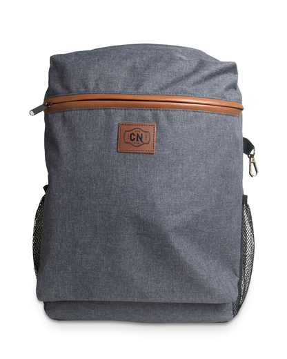 Mochila Matera Premium Gris de Cosas Nuestras, vista frontal sobre fondo blanco